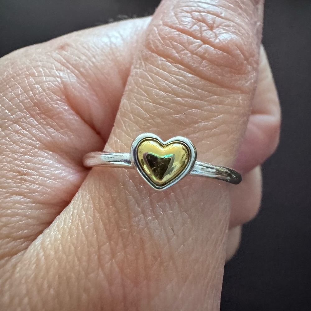 Two-tone heart ring